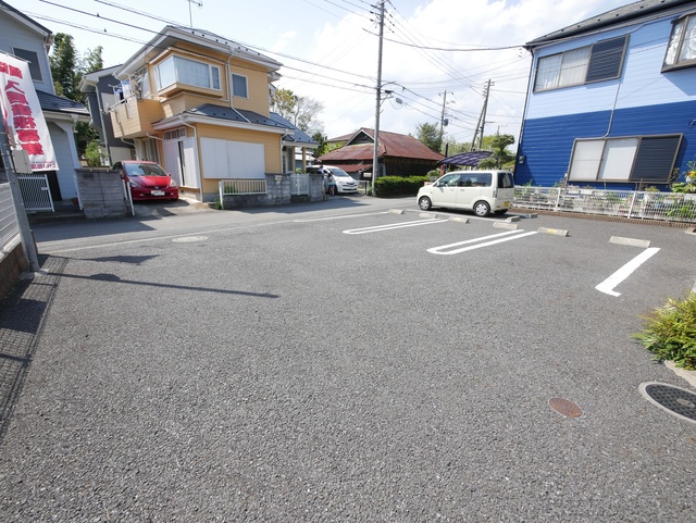 駐車場　★敷地内に舗装された駐車場がございます★