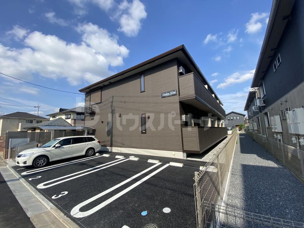 建物外観　駐車場