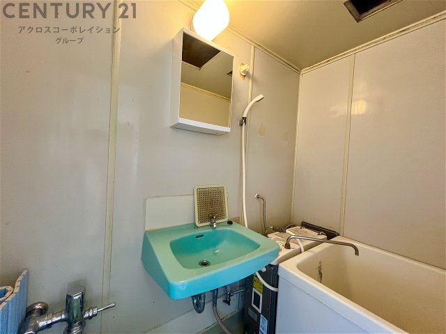 洗面設備　浴室内に洗面台付き！