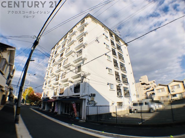 建物外観　エレベータ付きで、重い荷物があっても便利です！