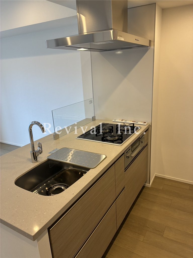 キッチン　3口ガスコンロのカウンターキッチンでございます