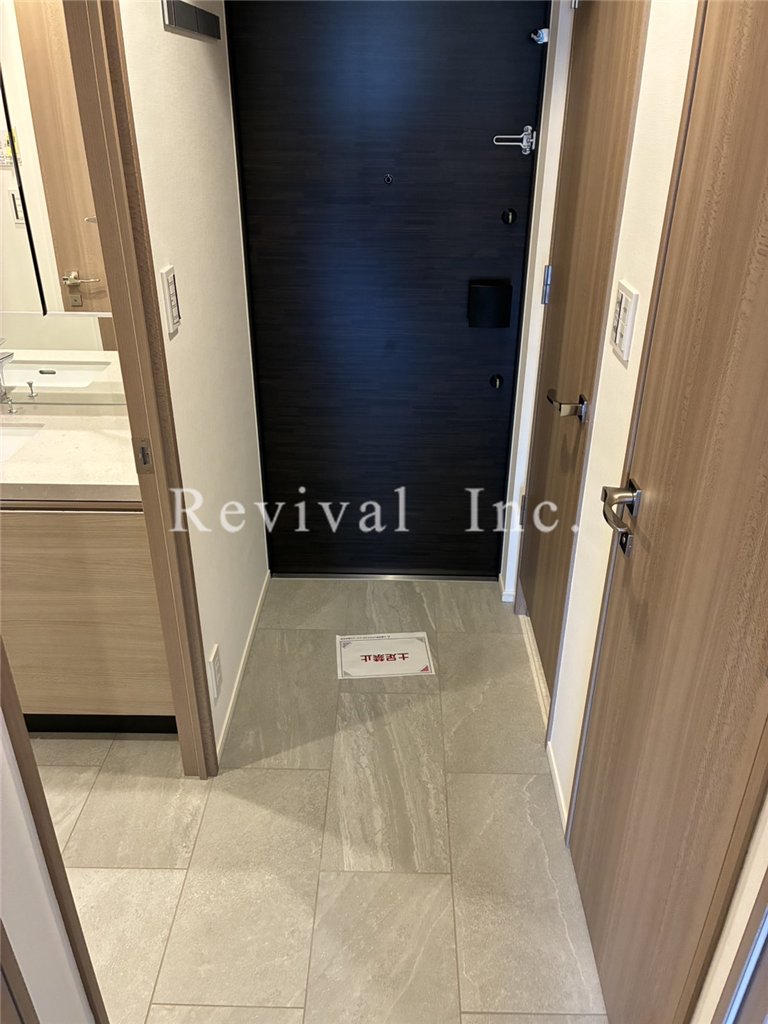 玄関　スッキリとした玄関でございます