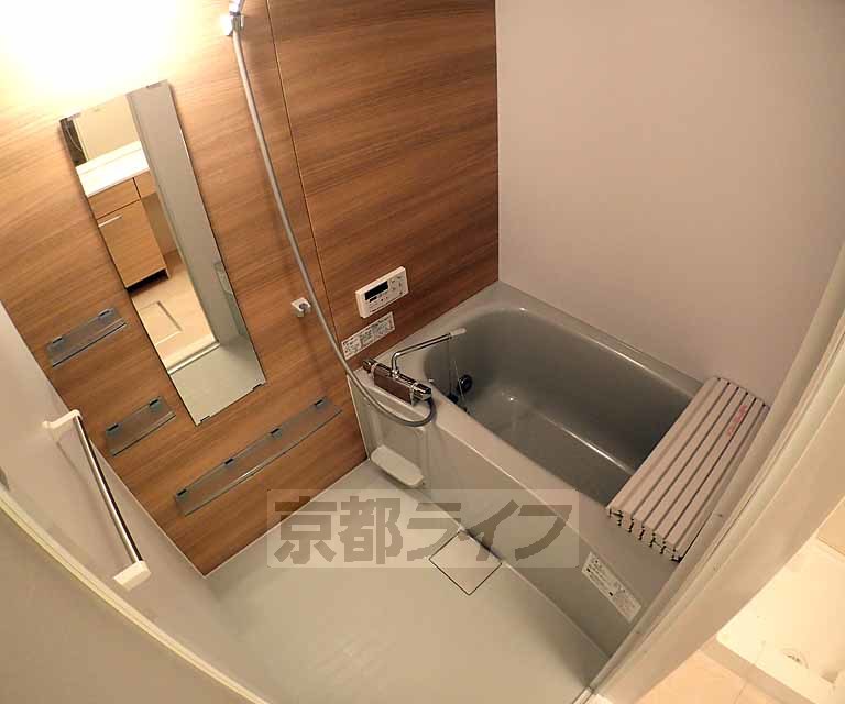 バス・シャワールーム　とても綺麗な浴室です。