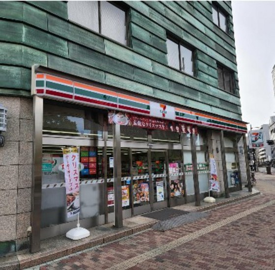 コンビニ　セブンイレブン広島宝町南店（コンビニ）まで385m