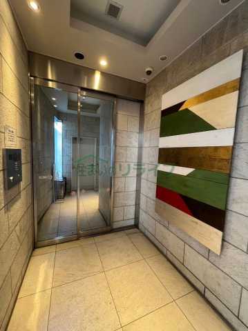 エントランス　ステラメゾン三軒茶屋(旧クレヴィアリグゼ三軒茶屋)