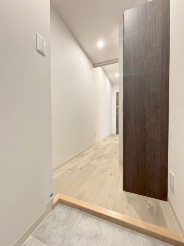 玄関　※同シリーズのイメージ写真となります（※写真と実部屋に違いが