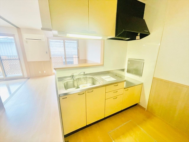 キッチン　同一建物内１０３号室内装写真転載