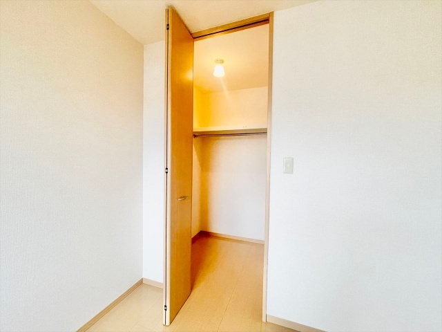 収納　同一建物内１０３号室内装写真転載