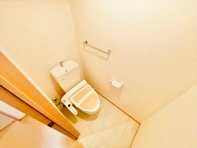 トイレ　同一建物内１０３号室内装写真転載