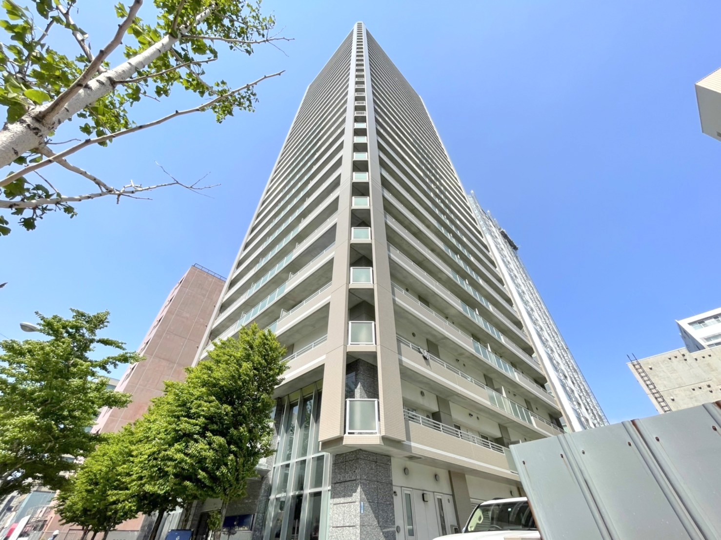 建物外観　エアコン・ネット無料♪大通まで徒歩圏内の好立地♪