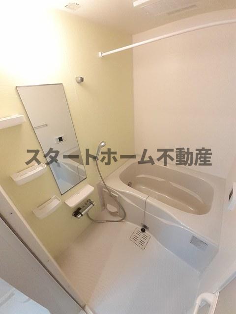 バス・シャワールーム　コンパクトで使いやすいお風呂です