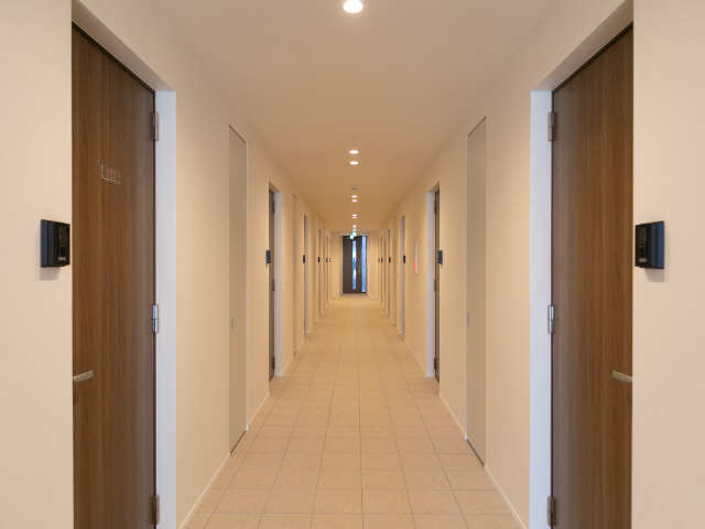 ロビー　１階共用廊下