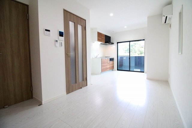 居室・リビング　こちらの居間で趣味の時間をお楽しみください