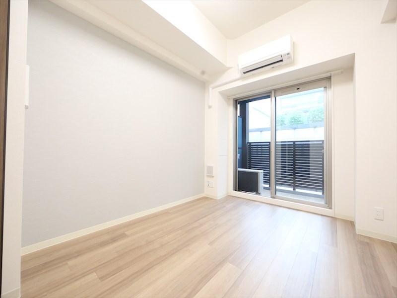 居室・リビング　洋室6.9帖　エアコン完備　バルコニー