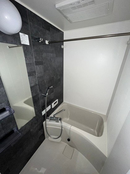 バス・シャワールーム　※別部屋の写真です