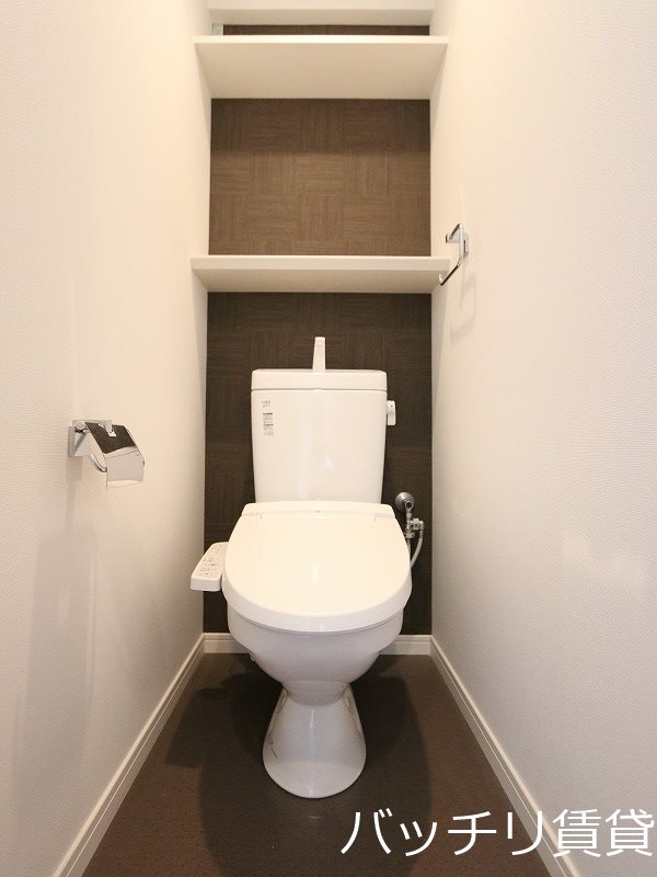 トイレ　別号室タイプの為、現状を優先いたします