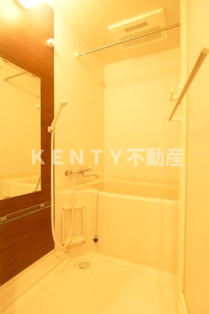 バス・シャワールーム　コンパクトで使いやすいお風呂です