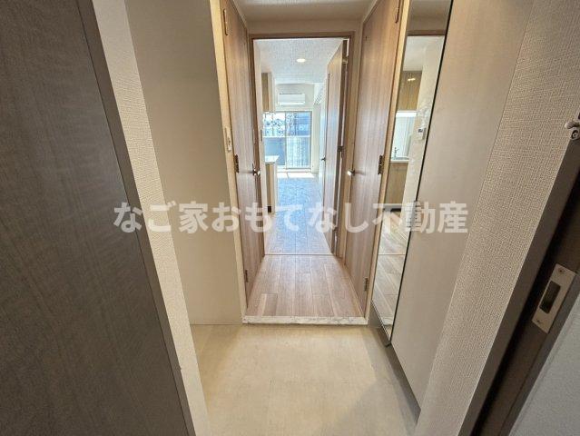 玄関　※写真は別号室