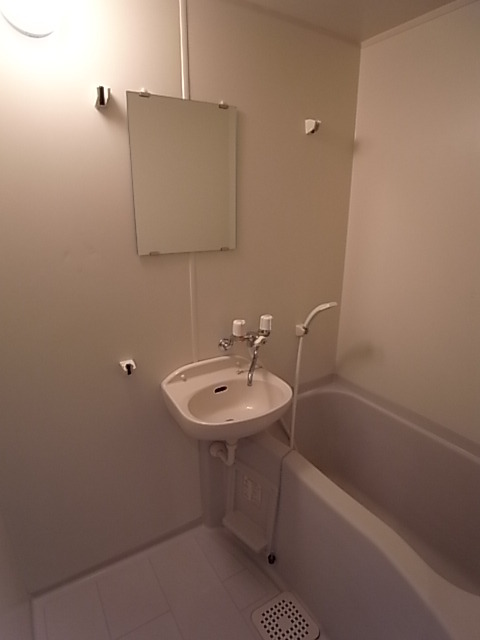 バス・シャワールーム　お風呂・トイレ別のセパレートはいいですね。