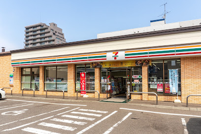 コンビニ　セブンイレブン札幌南19条西12丁目店（コンビニ）まで376m