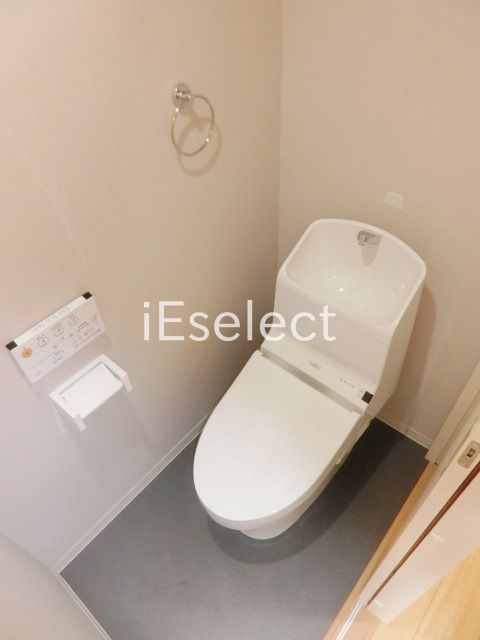 トイレ　温水洗浄便座付き