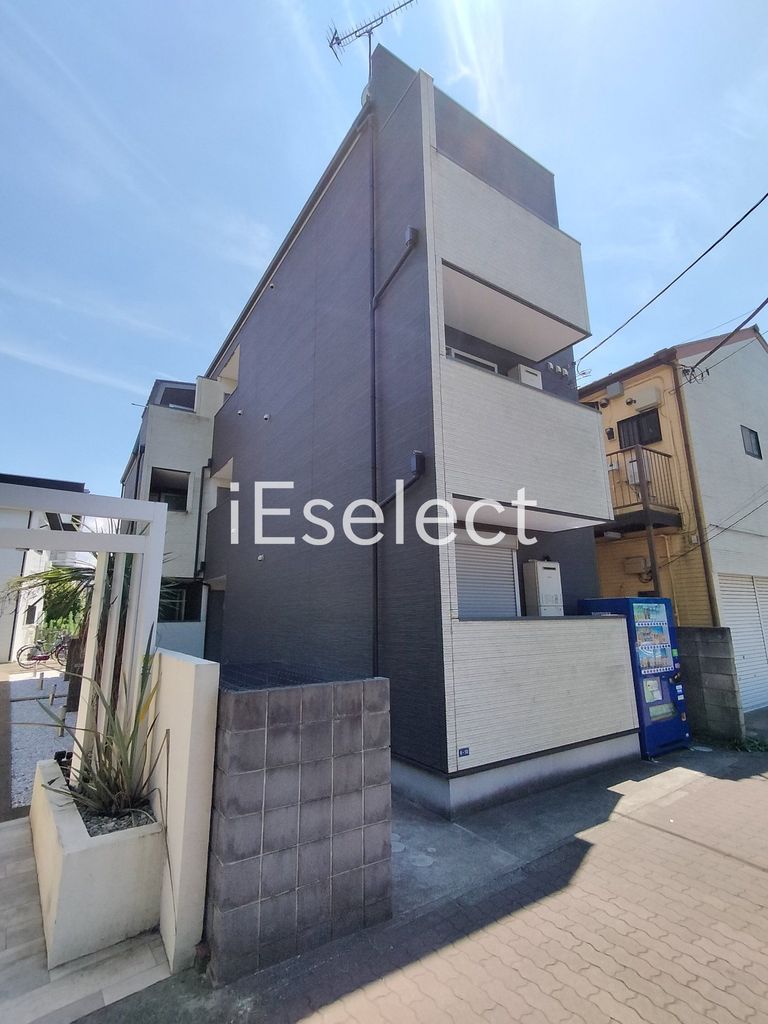 建物外観　２０１７年築のデザイナーズアパート。