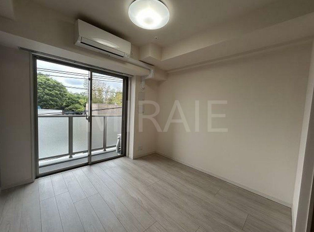 居室・リビング　別号室の参考写真