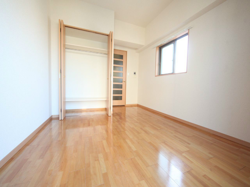 居室・リビング　洋室7.2帖　クローゼット（収納充実してます）