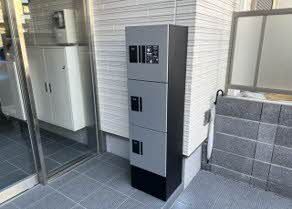 建物外観　不在時にも安心の宅配ボックス付き