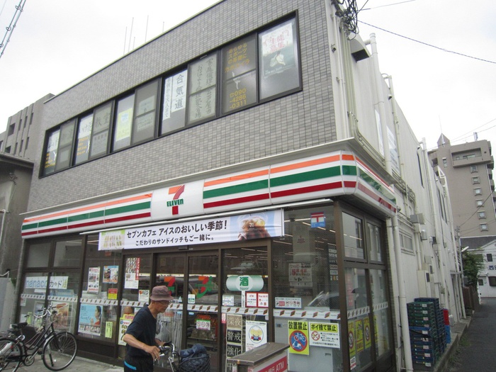 コンビニ　セブンイレブン（コンビニ）まで650m