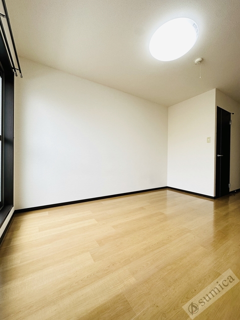 居室・リビング　広々８．５帖の洋室・レイアウトは自由自在♪♪