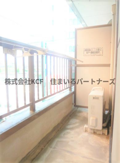 バルコニー　暖かな日差しのふりそそぐバルコニー