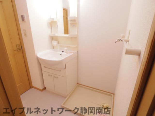 洗面設備　使いやすい洗面所です