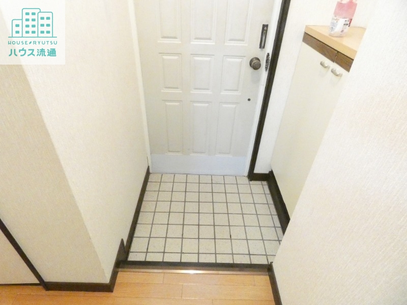 玄関　※別号室の写真です