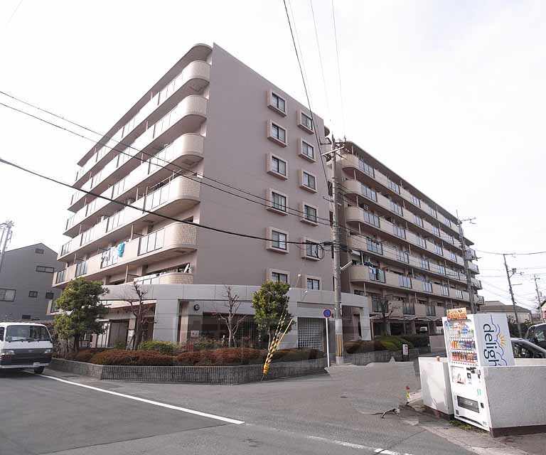 建物外観　しっかりした大きなマンションえす。