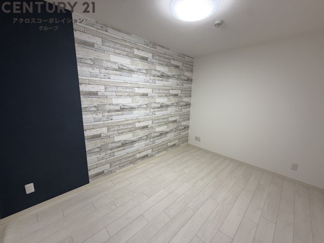 居室・リビング　床色が明るい色合いで綺麗です♪