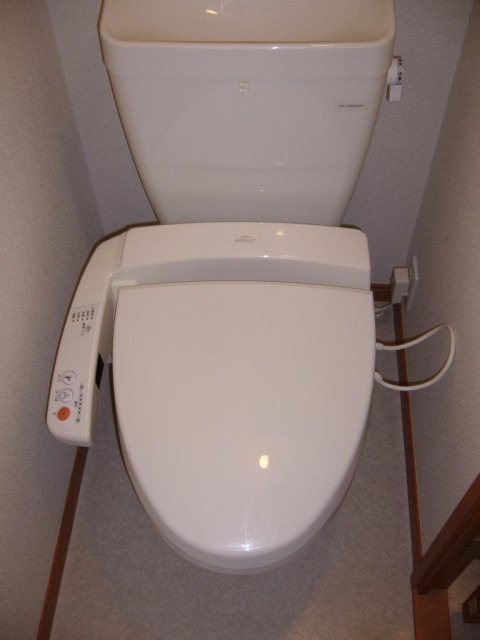 レオパレスEast auk IVのトイレ写真