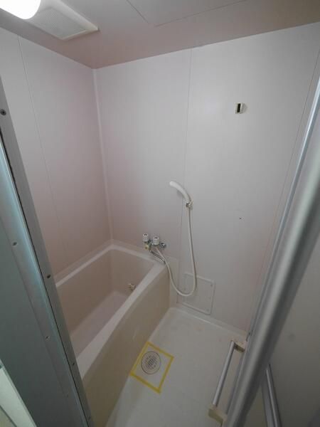 バス・シャワールーム　お風呂です