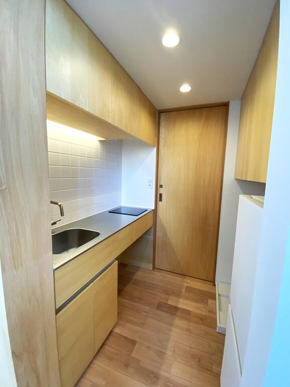 キッチン　IHコンロ、冷蔵庫付きです