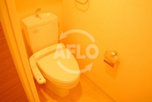 トイレ　レジディア心斎橋ウエスト　温水暖房洗浄便座