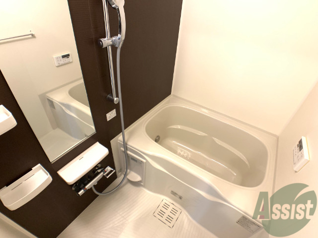 バス・シャワールーム　こちらはお風呂。一日の疲れをここで癒してください。