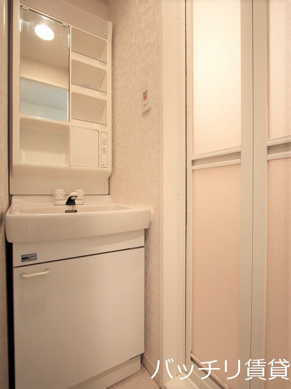 洗面設備　同型タイプの為現状優先