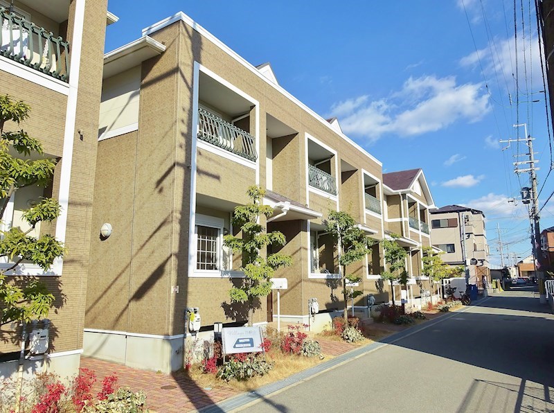 建物外観　メゾネットタイプのマンションです。