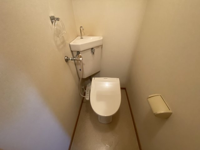 トイレ　温水洗浄便座つきでおすすめです！