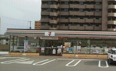 コンビニ　セブンイレブンさん（コンビニ）まで450m