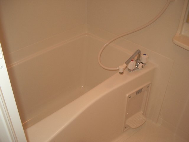 バス・シャワールーム　落ち着いた空間のお風呂です