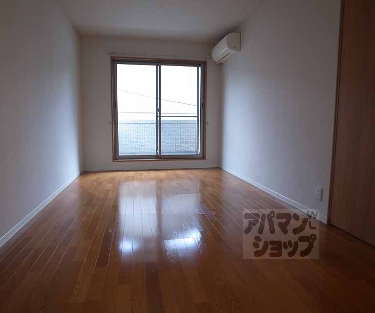 居室・リビング　日当たり良好のきれいな室内です・