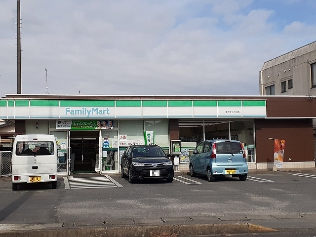 コンビニ　ファミリーマート雀の宮７丁目店（コンビニ）まで130m