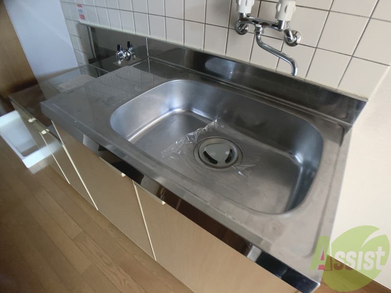 キッチン　キッチンは２口コンロも置けるくらい広々していますね。