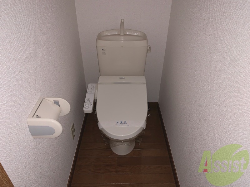 トイレ　トイレは温水便座です。いつでも暖かいですね。